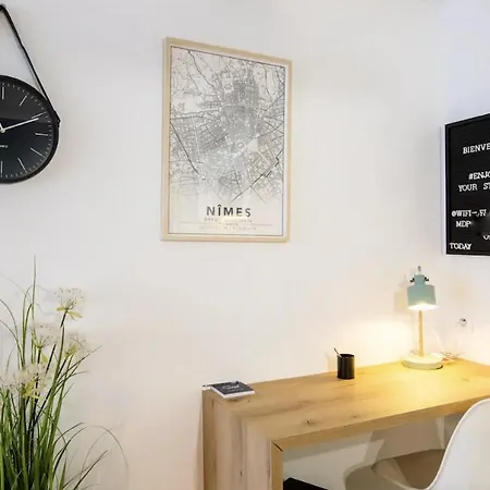 Appartamento Terrasse & Parking Gratuit En Nîmes