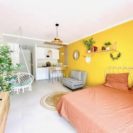 Appartamento Terrasse & Parking Gratuit En Nîmes