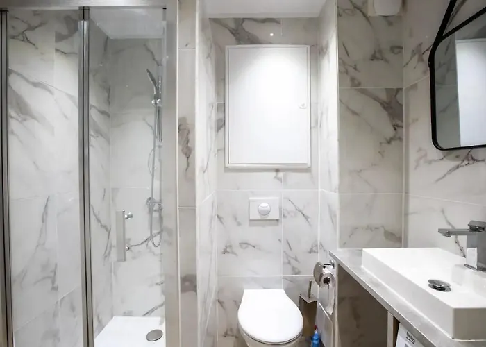 Terrasse & Parking Gratuit En نيم