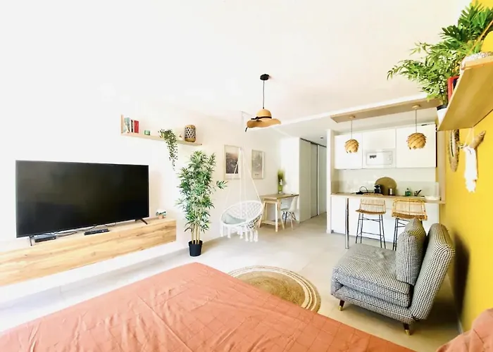 Terrasse & Parking Gratuit En * نيم