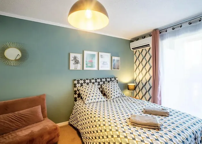 Terrasse & Parking Gratuit En نيم